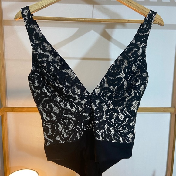 Lace Body Suit. Size- S - Picture 5 of 10
